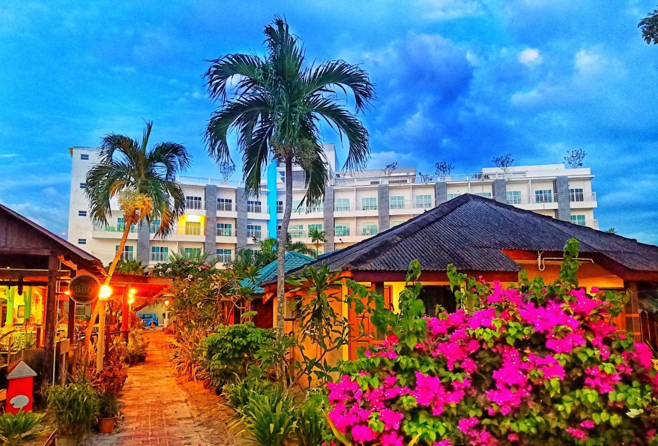 Langkapuri Resort Langkawi パンタイ・サナング エクステリア 写真