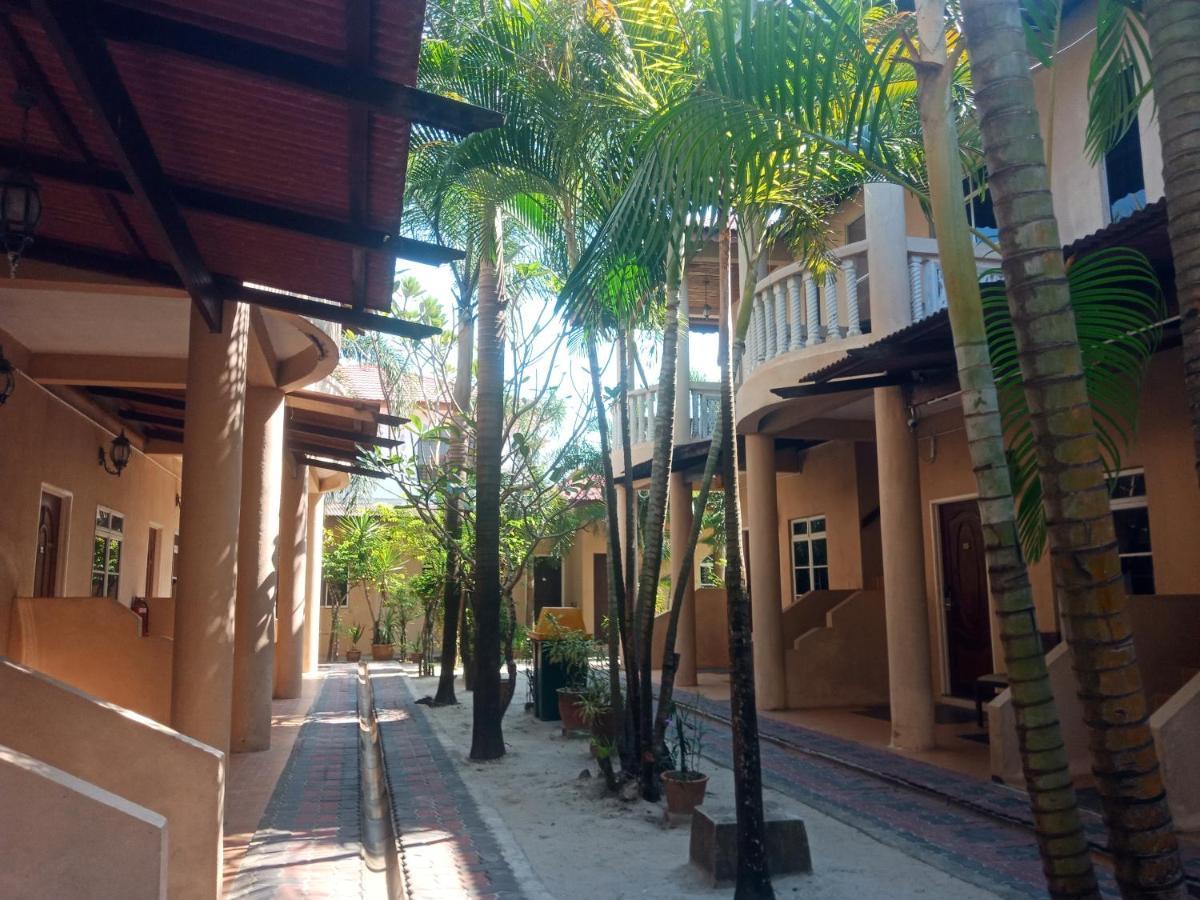 Langkapuri Resort Langkawi パンタイ・サナング エクステリア 写真