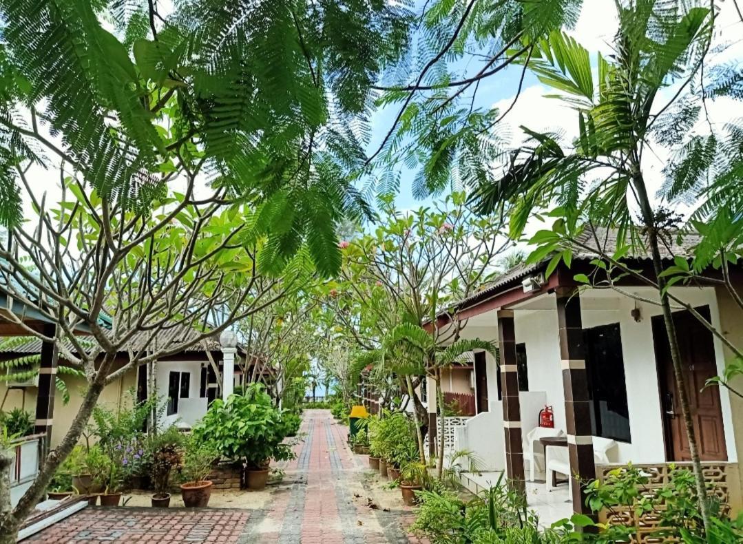 Langkapuri Resort Langkawi パンタイ・サナング エクステリア 写真