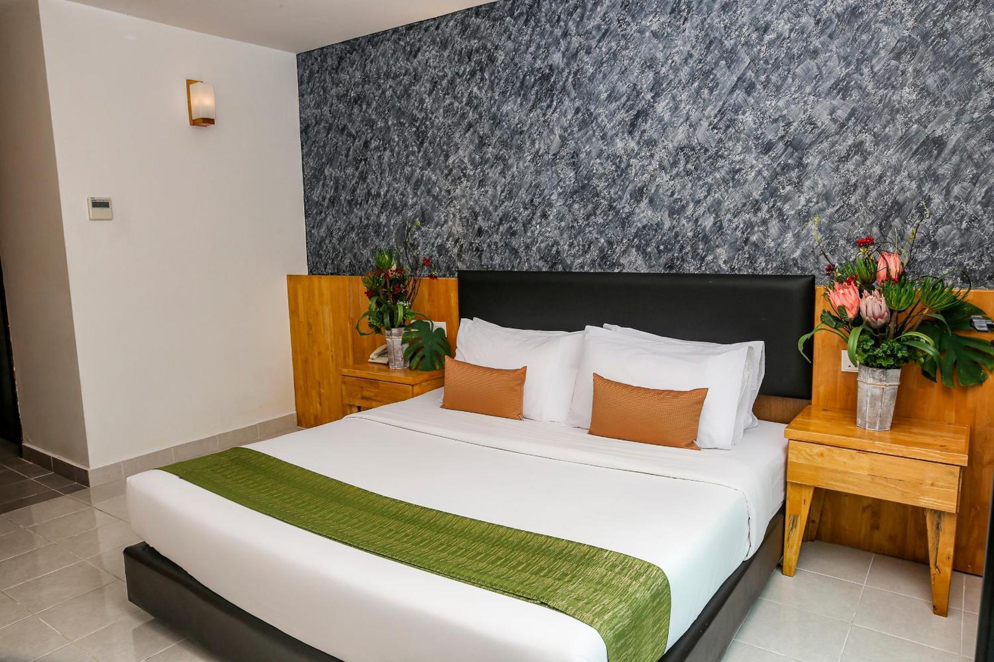 Langkapuri Resort Langkawi パンタイ・サナング エクステリア 写真