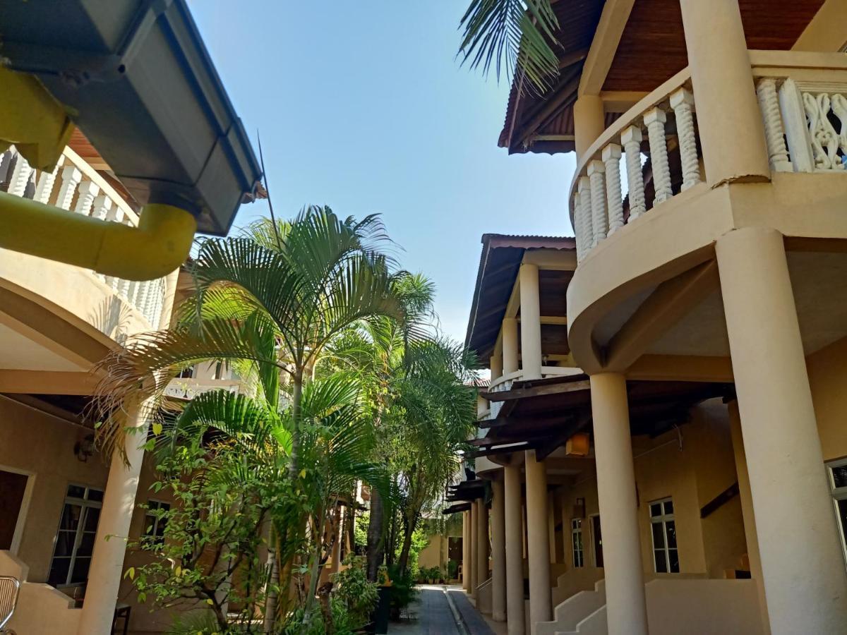 Langkapuri Resort Langkawi パンタイ・サナング エクステリア 写真